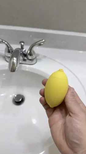 Videomnenje stranke o klitoralnem masažerju Lem.